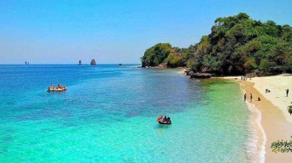 Paket Wisata Pantai 3 Warna Private Trip